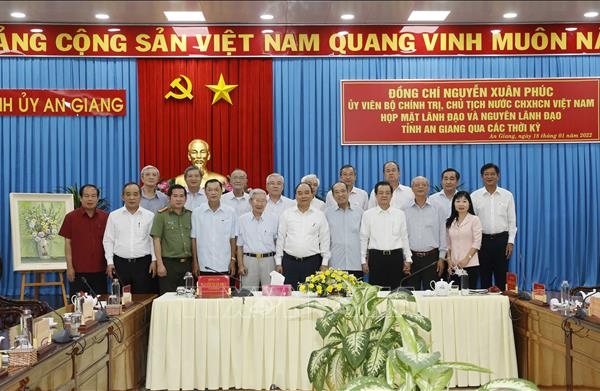 Chủ tịch nước Nguyễn Xuân Phúc gặp mặt, chúc Tết các đồng chí nguyên lãnh đạo tỉnh An Giang